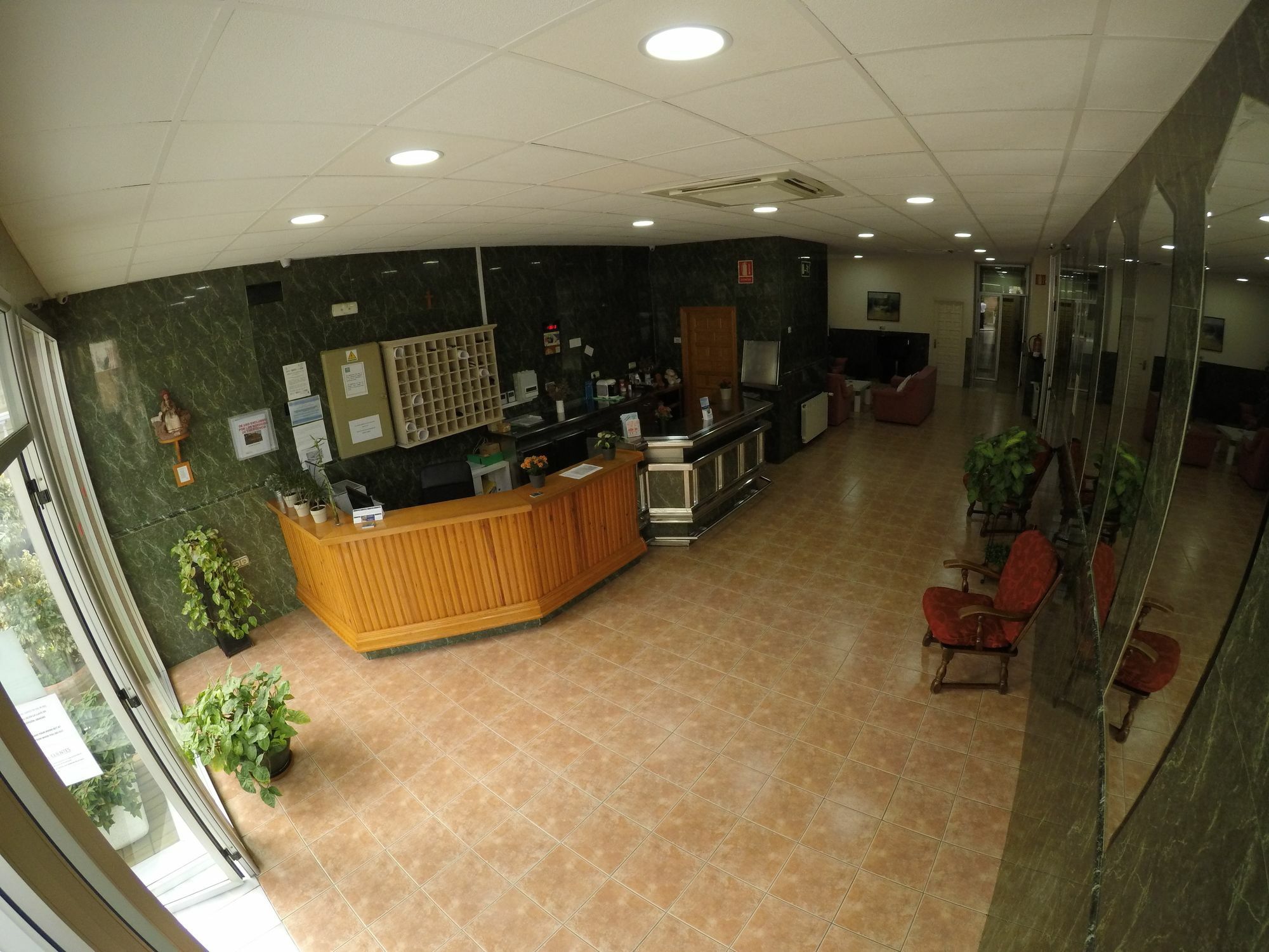 Hostal La Casa De Enfrente Malaga Ngoại thất bức ảnh