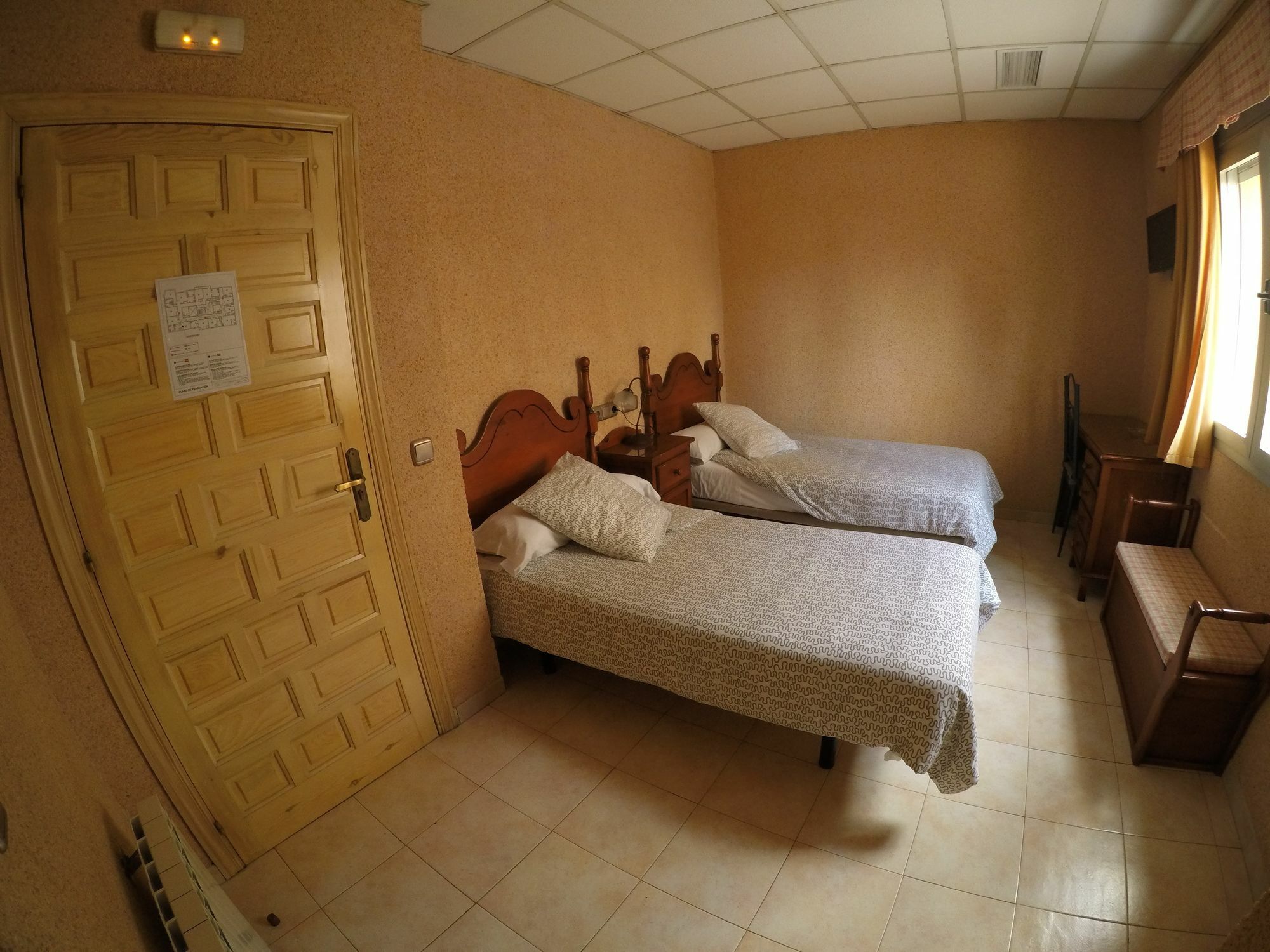 Hostal La Casa De Enfrente Malaga Ngoại thất bức ảnh