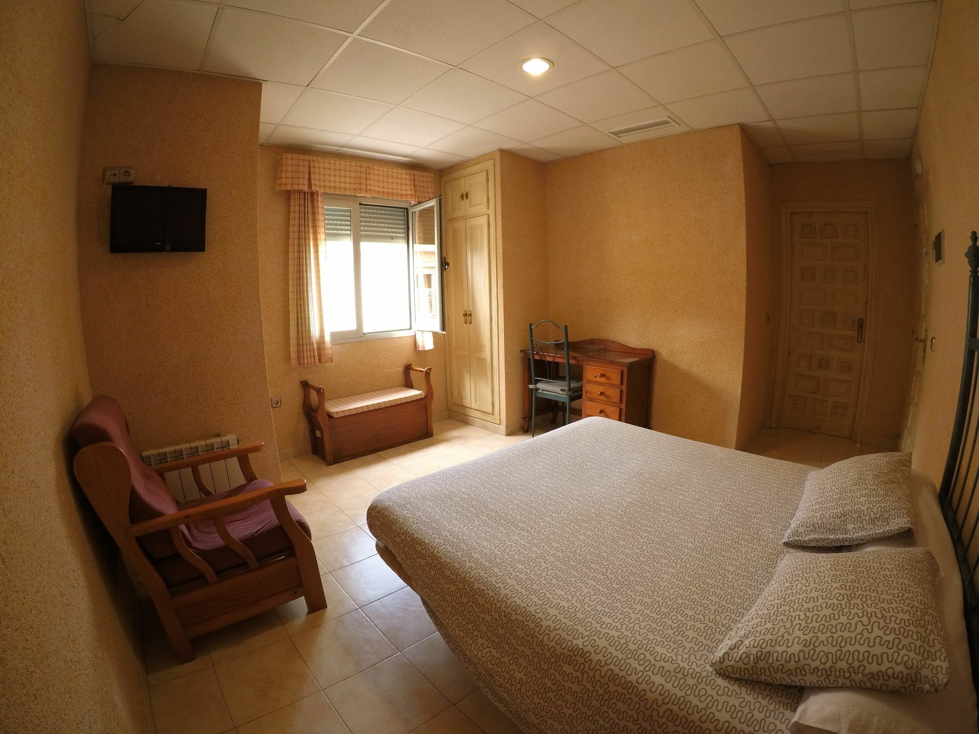 Hostal La Casa De Enfrente Malaga Ngoại thất bức ảnh