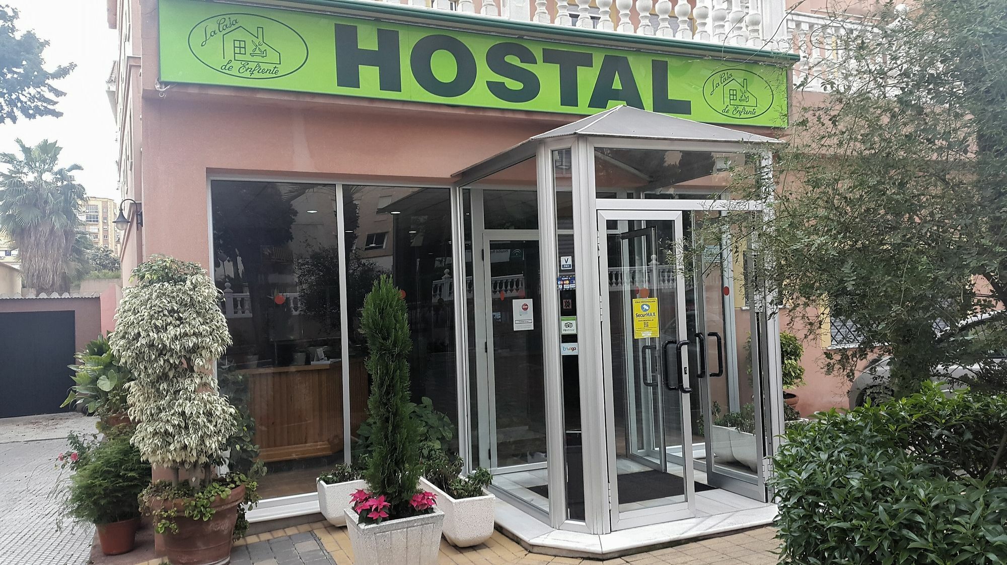 Hostal La Casa De Enfrente Malaga Ngoại thất bức ảnh